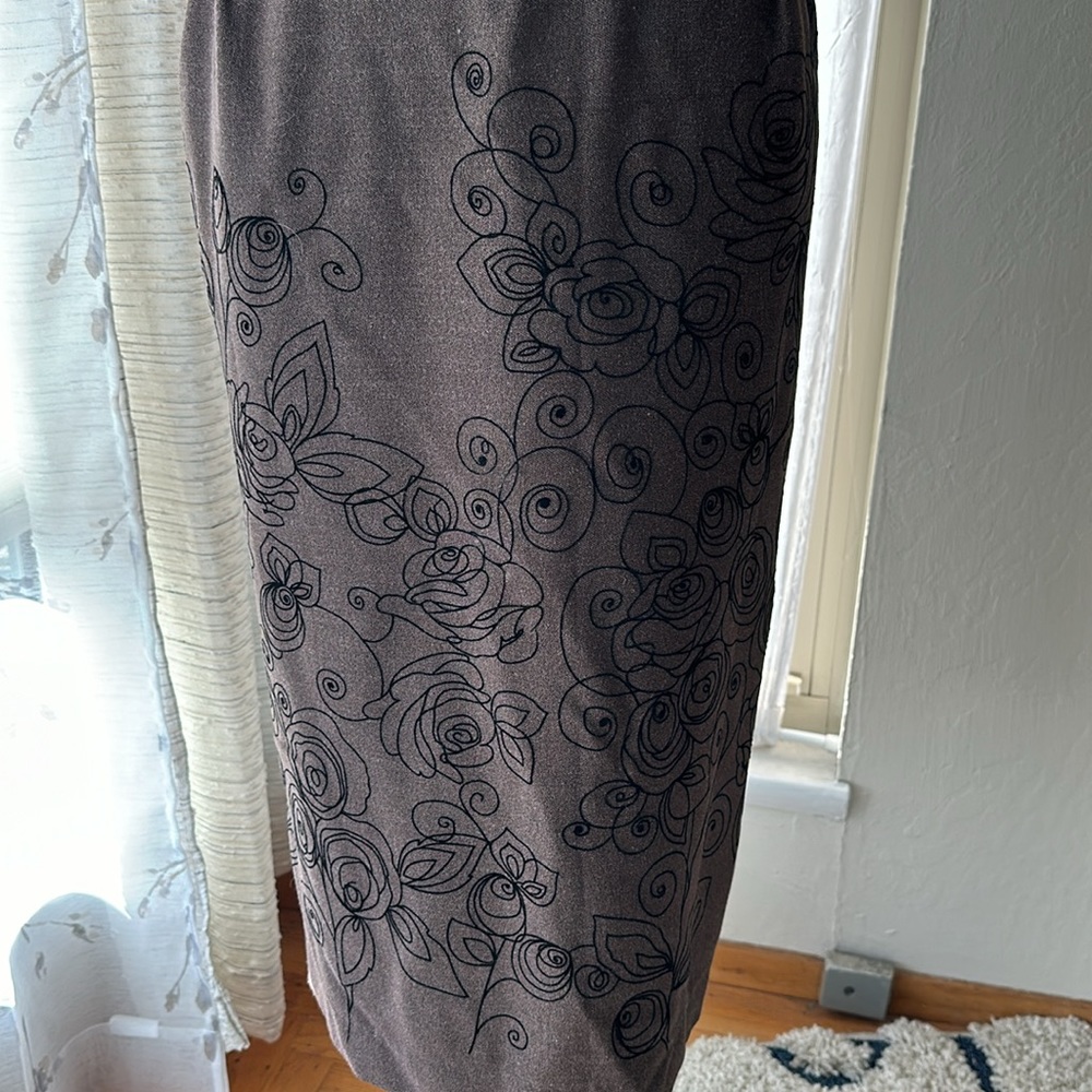 Women’s Signature by Robbie Bee sheath dress cocoa with black embroidery 24w - Picture 2 of 7